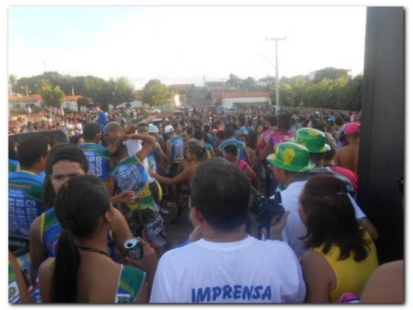 Blocos Beija Eu e Só Amigos deixam as pessoas fascinadas ao desfilarem pelas ruas de Inhuma - Imagem 73