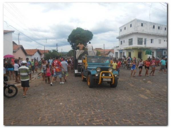 Bloco do Ferro Velho “Vai Quem Quer” arrasta multidão pelas ruas de Inhuma - Imagem 9