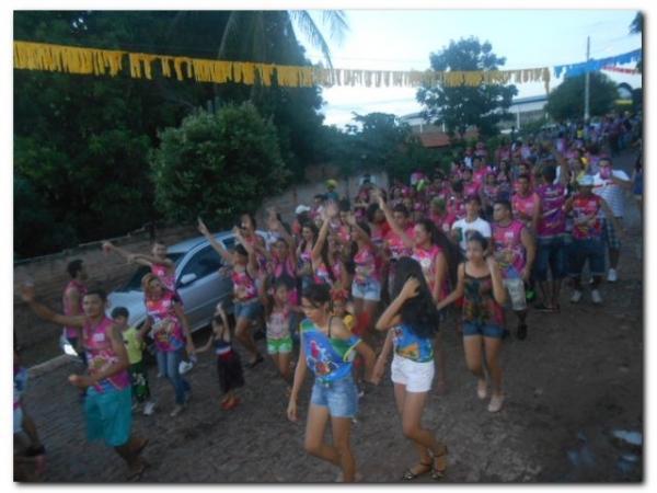 Blocos Beija Eu e Só Amigos deixam as pessoas fascinadas ao desfilarem pelas ruas de Inhuma - Imagem 97