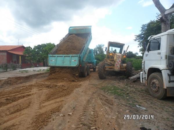 Prefeito Zé Resende visita obra de recuperação da estrada do Mato Seco. - Imagem 2