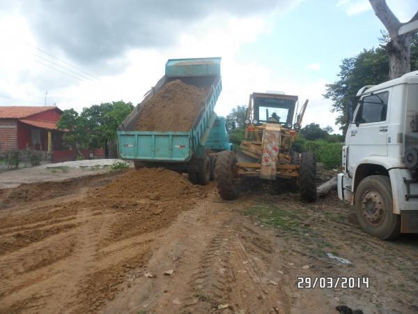 Prefeito Zé Resende visita obra de recuperação da estrada do Mato Seco. - Imagem 1