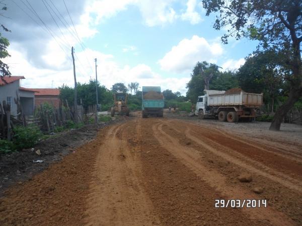 Prefeito Zé Resende visita obra de recuperação da estrada do Mato Seco. - Imagem 4