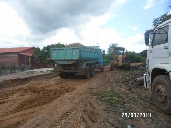 Prefeito Zé Resende visita obra de recuperação da estrada do Mato Seco. - Imagem 3
