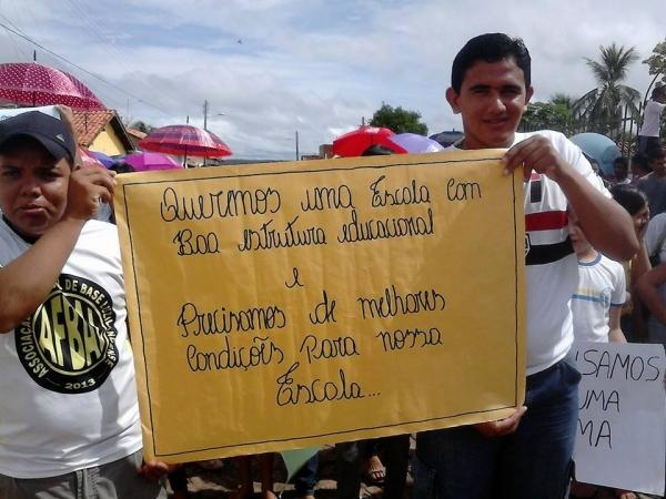 Manifestação pede reforma da Escola João Francisco que está caindo - Imagem 1