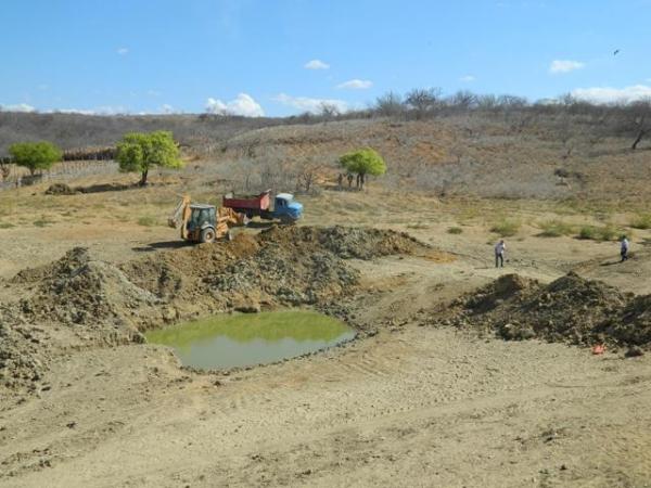 Prefeito de Fronteiras recupera açudes e barragens do município - Imagem 1