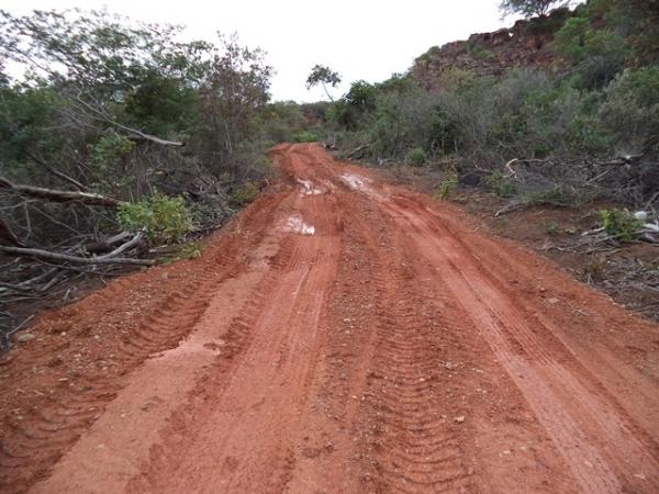 Vera Mendes: Prefeitura segue firme construindo novas estradas e realiza antigo sonho de moradores. - Imagem 14