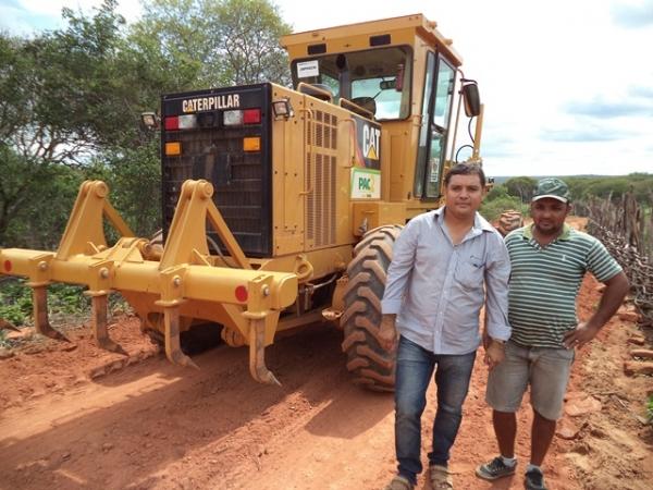 Vera Mendes: Prefeitura segue firme construindo novas estradas e realiza antigo sonho de moradores. - Imagem 3