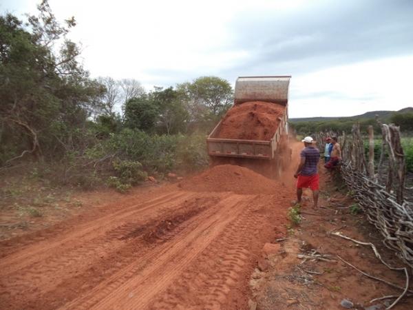 Vera Mendes: Prefeitura segue firme construindo novas estradas e realiza antigo sonho de moradores. - Imagem 9