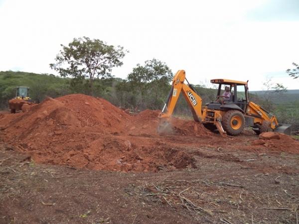 Vera Mendes: Prefeitura segue firme construindo novas estradas e realiza antigo sonho de moradores. - Imagem 12