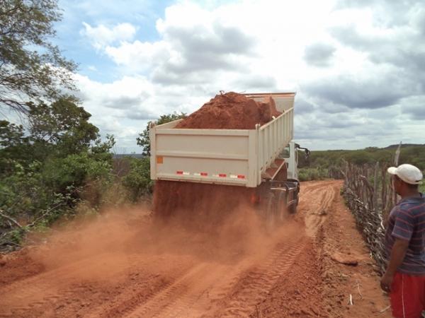 Vera Mendes: Prefeitura segue firme construindo novas estradas e realiza antigo sonho de moradores. - Imagem 2