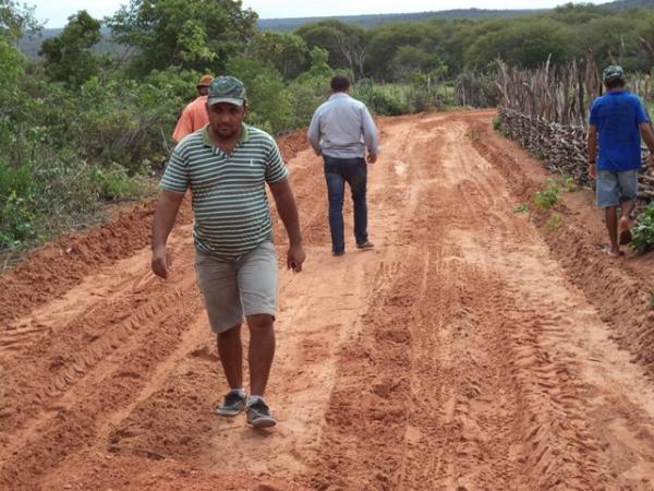 Vera Mendes: Prefeitura segue firme construindo novas estradas e realiza antigo sonho de moradores. - Imagem 4