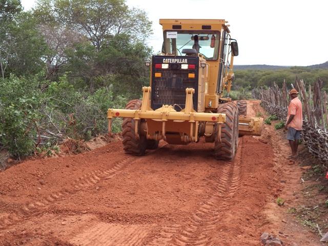 Vera Mendes: Prefeitura segue firme construindo novas estradas e realiza antigo sonho de moradores.