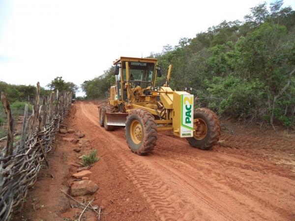 Vera Mendes: Prefeitura segue firme construindo novas estradas e realiza antigo sonho de moradores. - Imagem 7