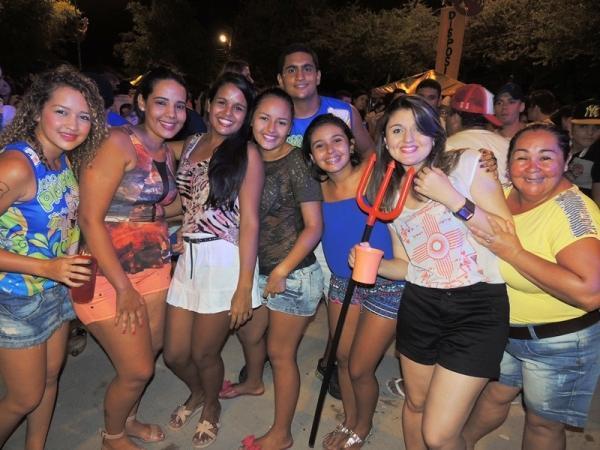 Bandas levam o público à praça na segunda feira de carnaval - Imagem 33