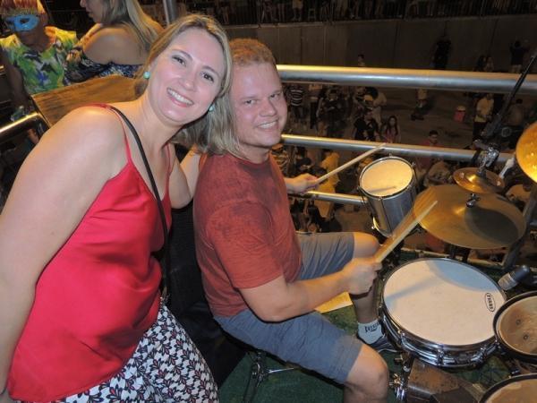 Bandas levam o público à praça na segunda feira de carnaval - Imagem 9