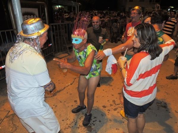 Bandas levam o público à praça na segunda feira de carnaval - Imagem 44