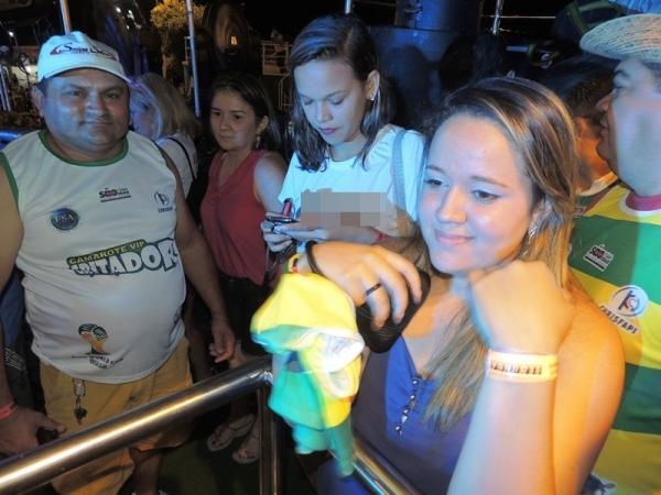 Bandas levam o público à praça na segunda feira de carnaval - Imagem 11