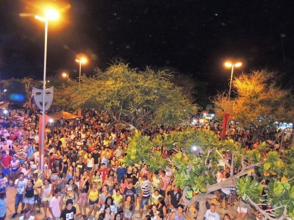 Bandas levam o público à praça na segunda feira de carnaval - Imagem 2