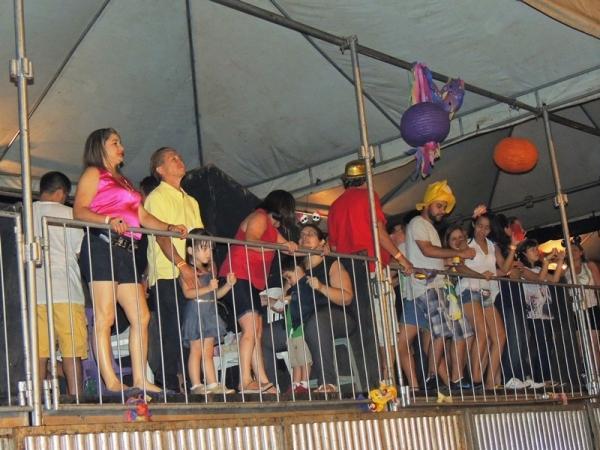 Bandas levam o público à praça na segunda feira de carnaval - Imagem 60