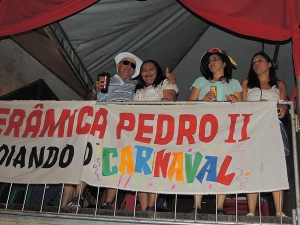Prefeita Neuma Café se confraterniza com o povão na terça de carnaval - Imagem 84