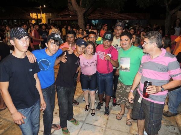 Prefeita Neuma Café se confraterniza com o povão na terça de carnaval - Imagem 47