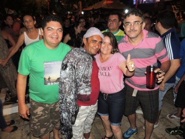 Prefeita Neuma Café se confraterniza com o povão na terça de carnaval - Imagem 48