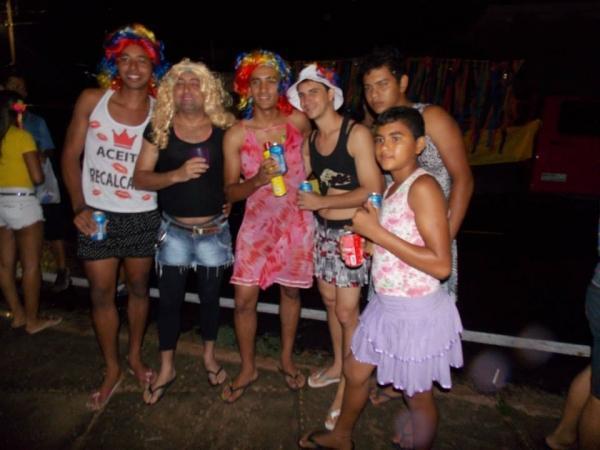 Carnaval de rua alegra foliões. - Imagem 10