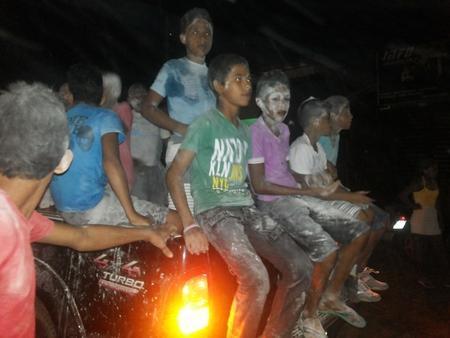 Carnaval do povão, arrasta multidão em jardim do Mulato