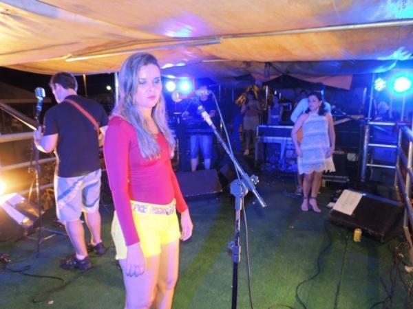 Prefeita Neuma Café se confraterniza com o povão na terça de carnaval - Imagem 70