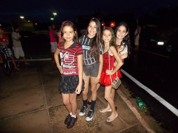 Carnaval de rua alegra foliões. - Imagem 9