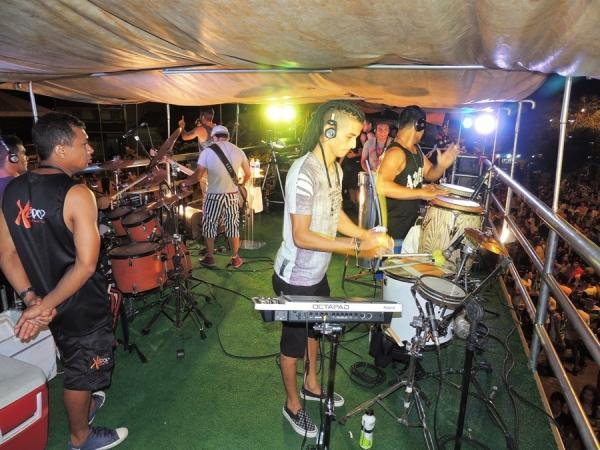 Prefeita Neuma Café se confraterniza com o povão na terça de carnaval - Imagem 64