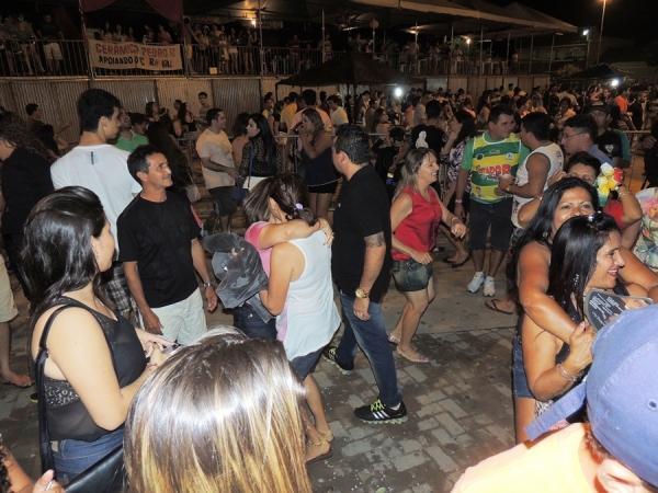 Prefeita Neuma Café se confraterniza com o povão na terça de carnaval - Imagem 15