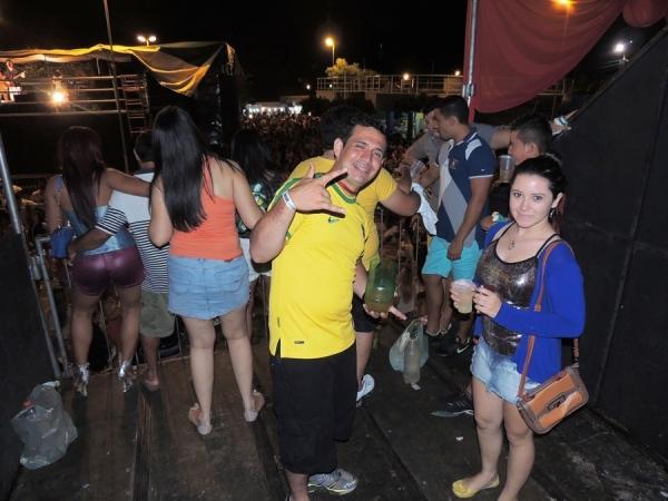 Prefeita Neuma Café se confraterniza com o povão na terça de carnaval - Imagem 116