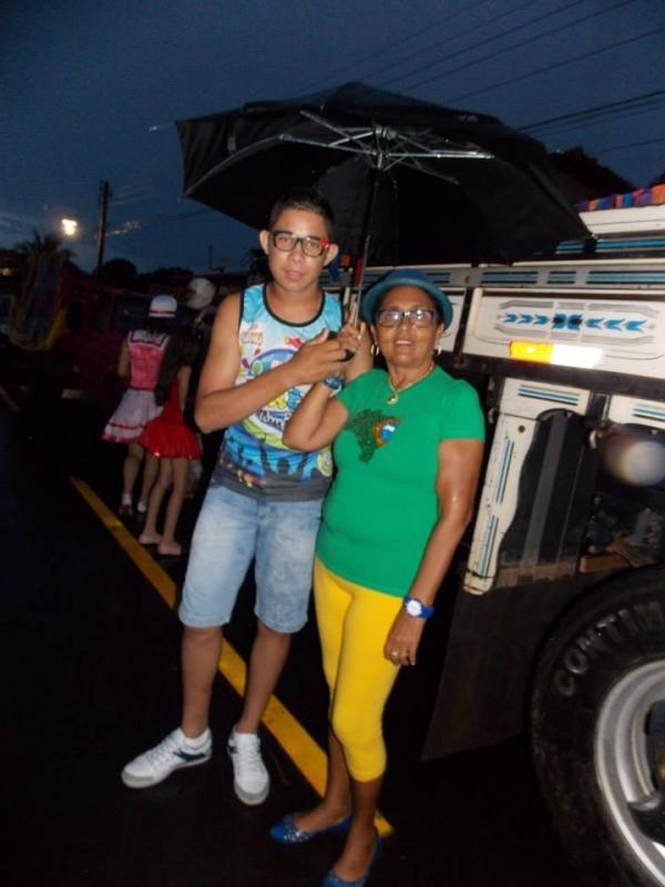 Carnaval de rua alegra foliões. - Imagem 13