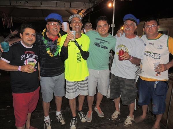 Prefeita Neuma Café se confraterniza com o povão na terça de carnaval - Imagem 111