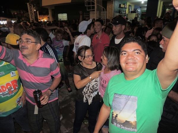 Prefeita Neuma Café se confraterniza com o povão na terça de carnaval - Imagem 19