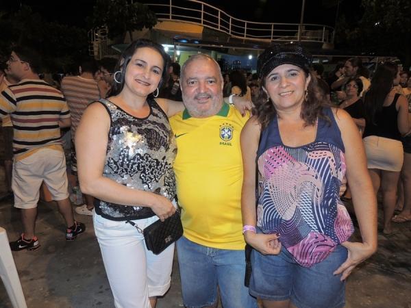 Prefeita Neuma Café se confraterniza com o povão na terça de carnaval - Imagem 83