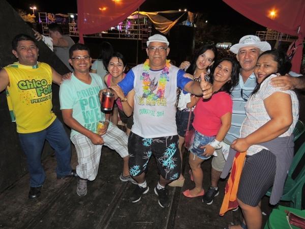 Prefeita Neuma Café se confraterniza com o povão na terça de carnaval - Imagem 117