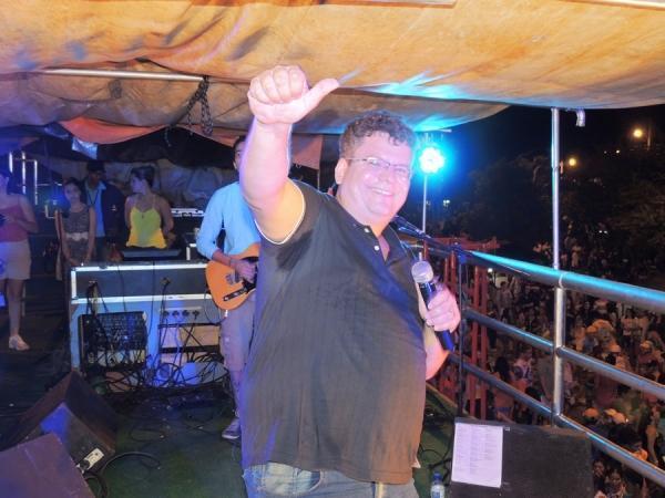 Prefeita Neuma Café se confraterniza com o povão na terça de carnaval - Imagem 71