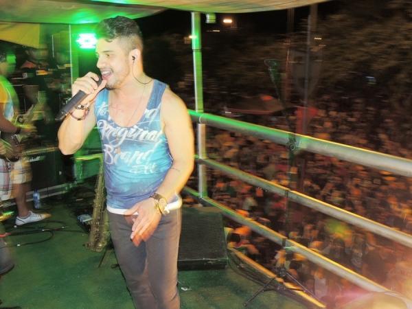 Prefeita Neuma Café se confraterniza com o povão na terça de carnaval - Imagem 68