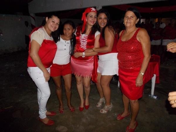 Carnaval de rua alegra foliões. - Imagem 3