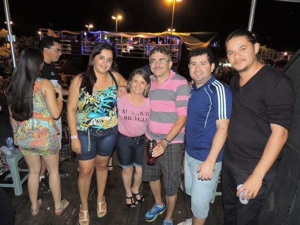 Prefeita Neuma Café se confraterniza com o povão na terça de carnaval - Imagem 109