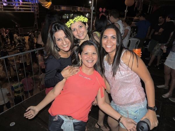 Prefeita Neuma Café se confraterniza com o povão na terça de carnaval - Imagem 114