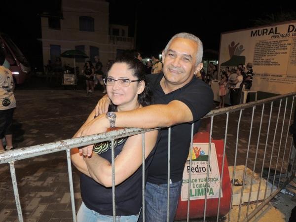 Prefeita Neuma Café se confraterniza com o povão na terça de carnaval - Imagem 104