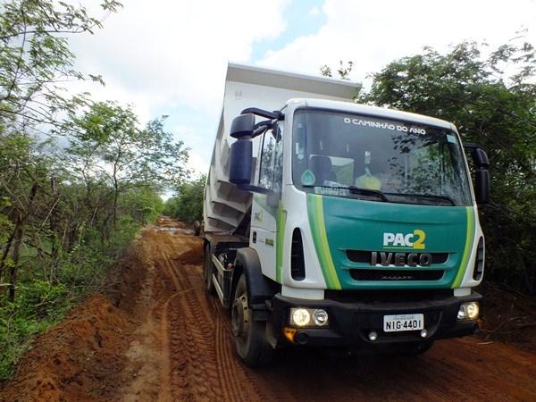 Prefeitura de Dom Expedito Lopes recupera 4 Km de estrada vicinal  - Imagem 15