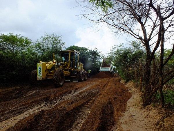 Prefeitura de Dom Expedito Lopes recupera 4 Km de estrada vicinal  - Imagem 5