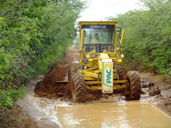 Prefeitura de Dom Expedito Lopes recupera 4 Km de estrada vicinal  - Imagem 25