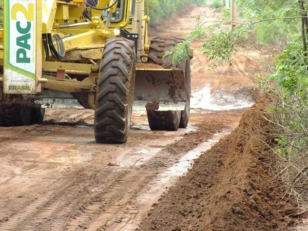 Prefeitura de Dom Expedito Lopes recupera 4 Km de estrada vicinal  - Imagem 9
