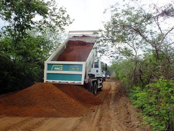 Prefeitura de Dom Expedito Lopes recupera 4 Km de estrada vicinal  - Imagem 6