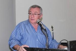 Prefeitura repassa R$ 500 mil a Educação para pagar 13º salário de 2012